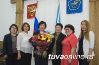 Директор Института довузовского образования ТувГУ удостоена почетного звания «Заслуженный работник образования РТ»