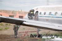 В Туве прошли учения по отработке действий при аварийной посадке самолета