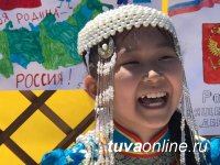 Культуры народов России представили на фестивале «Национальное подворье» воспитанники детских лагерей Тувы