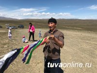 В Туве на священной горе Байза у села Ээрбек возобновлен ежегодный обряд освящения оваа