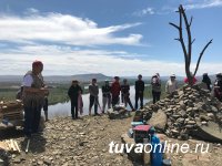 В Туве на священной горе Байза у села Ээрбек возобновлен ежегодный обряд освящения оваа