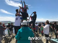 В Туве на священной горе Байза у села Ээрбек возобновлен ежегодный обряд освящения оваа