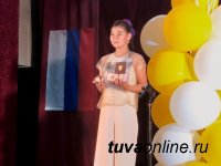 Более 2000 выпускников провожают во взрослую жизнь школы Тувы