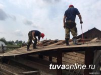 Волонтёры Тувы отремонтировали более 30 домов и восстановили 600 метров забора в Иркутской области, пострадавшей от наводнения