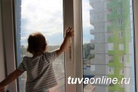 В Шагонаре (Тува) 3-летний ребенок упал с балкона 2-го этажа