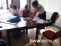 В Туве в этноковоркинг-центре проведен мастер-класс по изготовлению детского тона