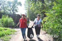 Кызыл: В районе Кожзавода «рыбачили» - из реки Донмас-суг вылавливали накапливавшийся годами мусор