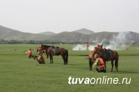 Горные стрелки из Тувы стали лучшими в метании гранат с лошади на Международном конном марафоне в Монголии