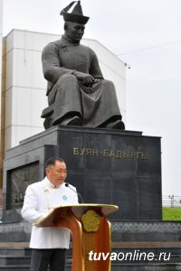 В Туве почтили память основателя тувинской государственности