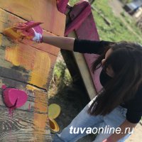 "Добрые Сердца Тувы" покрасили детскую площадку "Добрые Сердца Тувы" покрасили детскую площадку