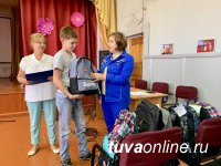 Сотрудники авиакомпании “Тува Авиа” присоединились к акции “Помоги собраться в школу”