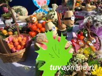 День города в Кызыле начался с праздничного шествия и хлебосольных подворий
