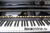 Пять детских школ искусств в Туве получают новые пианино