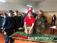 В школе села Эрзин установлена первая в Туве парта Героя - Монгун-оола Чула, погибшего в спецоперации в Чечне в 1995 году