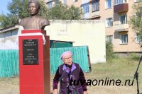 В Кызыле открыли памятники руководителям ТНР Сату Чурмит-Дажы и Адыг-Тюлюшу Хемчик-оолу