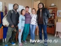 Кызыл: Известный скульптор Байза Ондар провел встречу с юными художниками 