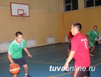Полицейские Тувы и команды подразделений ГУ МЧС по Туве провели турниры по баскетболу