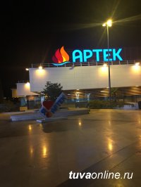 "Театр - дети". Победители конкурсов рецензий о театре и рисунков о театре побывали в лагере "Артек"