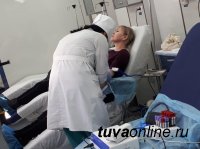 В Туве судебные приставы в честь своего праздника сдали более 10 литров донорской крови
