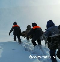 В Туве сотрудники МЧС России спасли от смерти замерзающего в тайге сборщика дикоросов