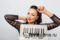 В Тувгосфилармонии сегодня задаст праздничную феерию известная аккордеонистка Мария Селезнева и Тува Jazz БЭНД