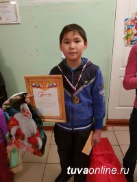 В Туве, в родном городе Сергея Шойгу в соревнованиях по шахматам победил семиклассник из Хайыракана Чаян Камаа