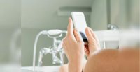 В Туве женщина чуть не погибла, воспользовавшись смартфоном в ванной