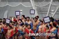 В Туве за Кубок Главы Республики Тыва по борьбе хуреш сразились свыше 1000 детей и юношей