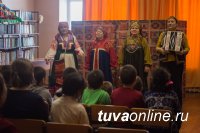 В Кызыле ансамбль «Октай» поздравляет детей в Масленицей