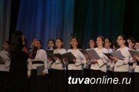 В Национальном театре к 8 марта провели церемонию награждения женщин республики