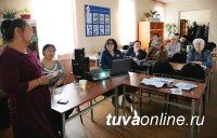 Тувинских пенсионерок научили ориентироваться в загранпоездках без посторонней помощи