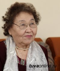 Почетному гражданину города Кызыла Екатерине Дуктуг-ооловне Тановой исполнилось 90 лет