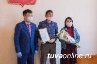 30 молодых семей Кызыла стали участниками программы "Обеспечение жильем молодых семей" 30 молодых семей Кызыла стали участниками программы "Обеспечение жильем молодых семей"