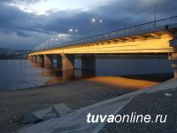 В Туве к 9 мая Коммунальный мост засверкает иллюминацией