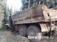 В Туве пассажир попал под колеса грузовика и погиб
