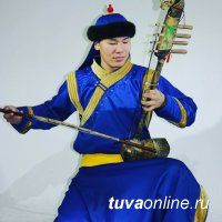 Сегодня онлайн-мастер-класс игры на тувинских народных инструментах даст Роберт Чадамба