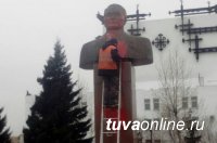 В столице Тувы вандалы осквернили памятник первому государственному деятелю Салчаку Токе