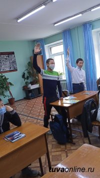 Лесопатологи Тувы рассказали кызылским школьникам о лесе