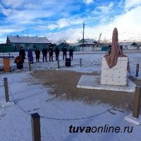 В горном труднодоступном селе Тувы на улице имени погибшего в украинском Ровно фронтовика установлен его памятник