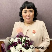 Фельдшер Байлак Монгуш первой в Туве получила новую федеральную награду "Медаль Луки Крымского"