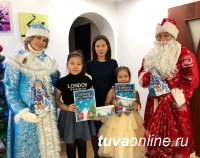 В Туве «Полицейский Дед Мороз» поздравил с Новым годом детей погибших сотрудников