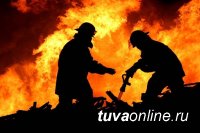 Единороссы Тувы помогают погорельцам справиться с последствиями смертельного пожара на Тодже