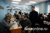 В Туве провели турнир памяти основателя шахматной школы в Туве Матпа Хомушку