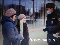 В Туве полицейские познавательно поздравили кызылчанок с наступающим Международным женским днем