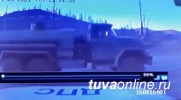 В Туве пьяный водитель районной администрации наехал на автомобиль автопатруля