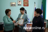 Сертификаты на солнечную батарею и строительные материалы от единороссов Верховного Хурала Тувы