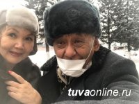 Народный писатель Тувы Кара-Куске Чооду принимает поздравления с 85-летием