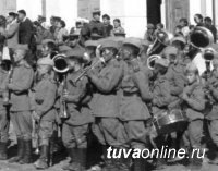 17-летний сигналист Тувинского кавполка Петр Иванков 9 мая 1945 года в числе первых получил известие о Победе