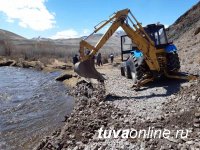 Жители горного села Моген-Бурен Республики Тыва народным методом построили мост вместо снесенного паводком