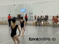 Прима-балерина Светлана Захарова посетила урок юных балерин из Тувы в центре "Сириус"